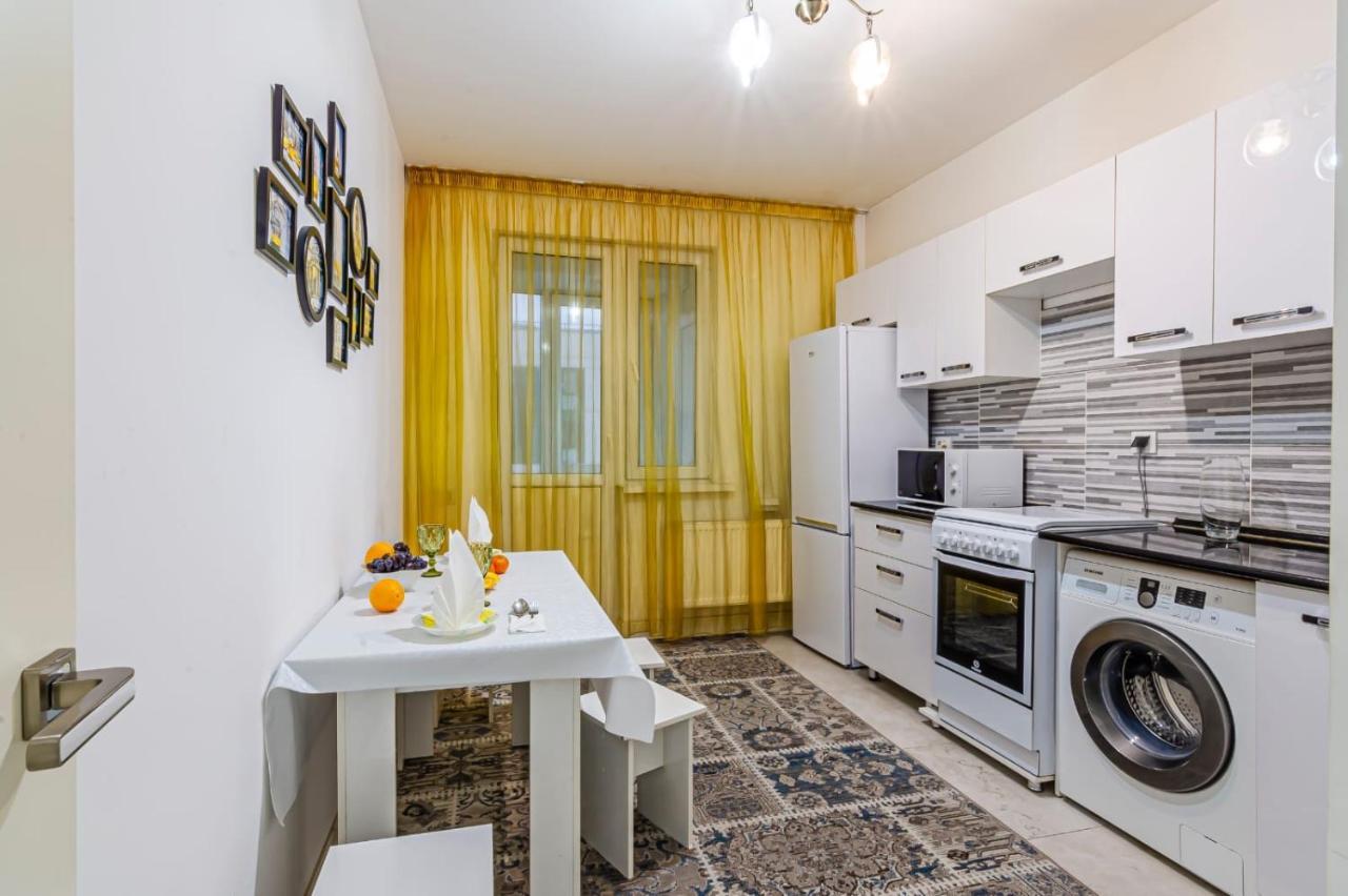Однушка В Жк Абая 130/2 2019 Г.П. Leilighet Almaty Eksteriør bilde