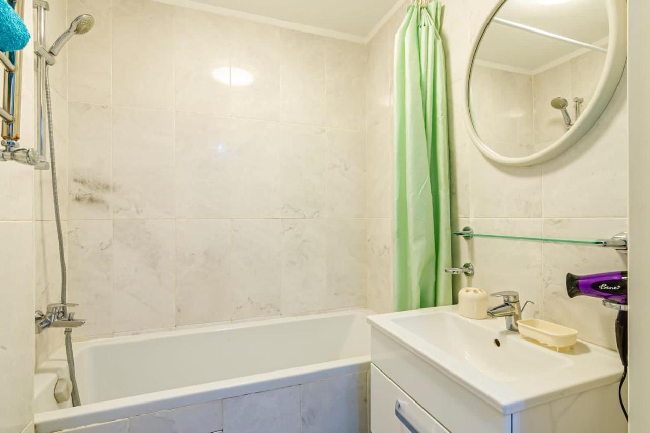 Однушка В Жк Абая 130/2 2019 Г.П. Leilighet Almaty Eksteriør bilde