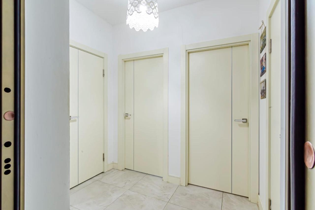 Однушка В Жк Абая 130/2 2019 Г.П. Leilighet Almaty Eksteriør bilde